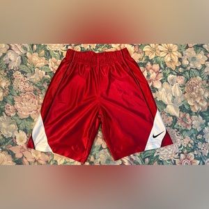 NIKE ESSENTIAL SHORTS